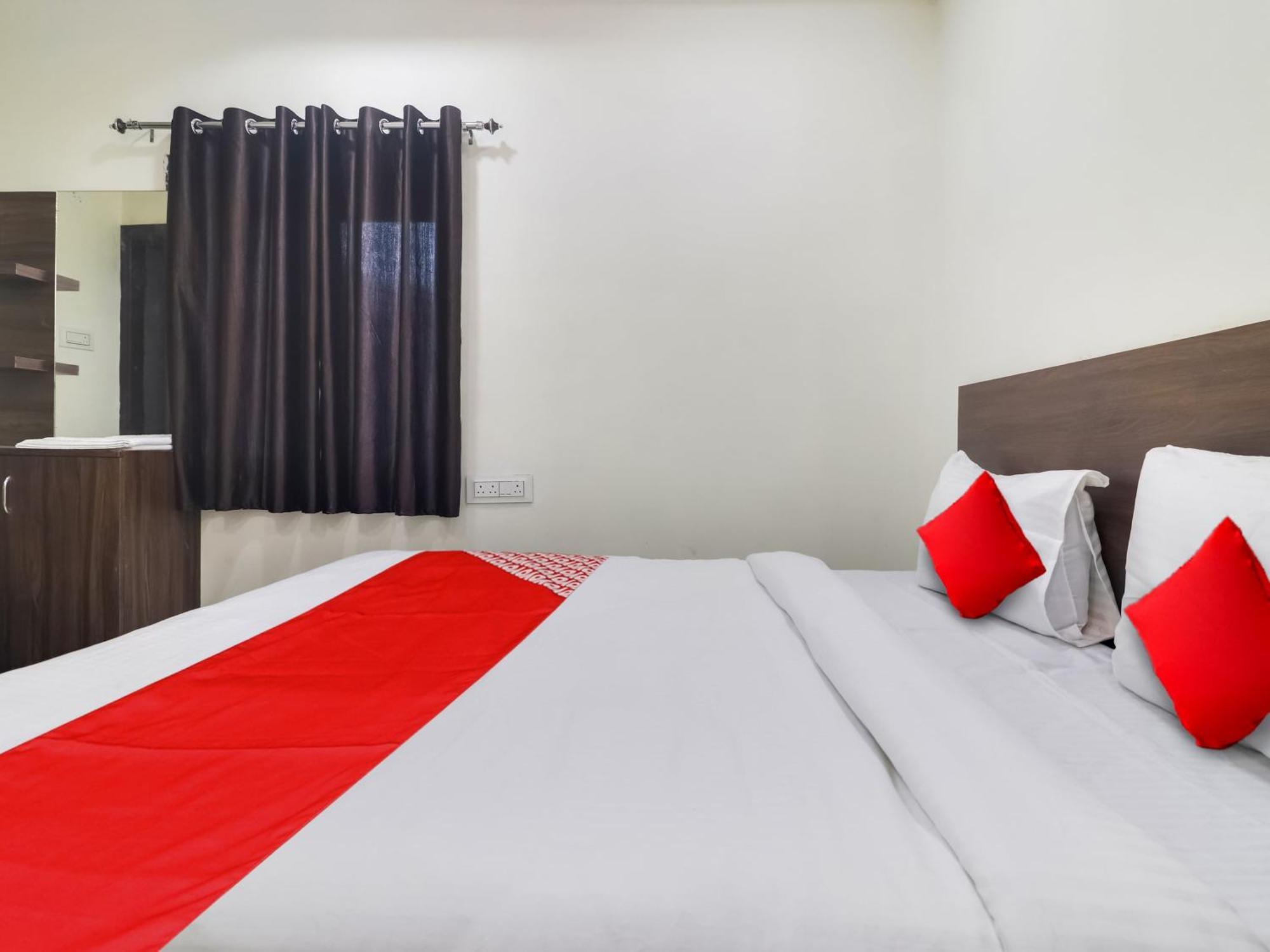 Hotel O Red Stone Hotels Хайдарабад Экстерьер фото