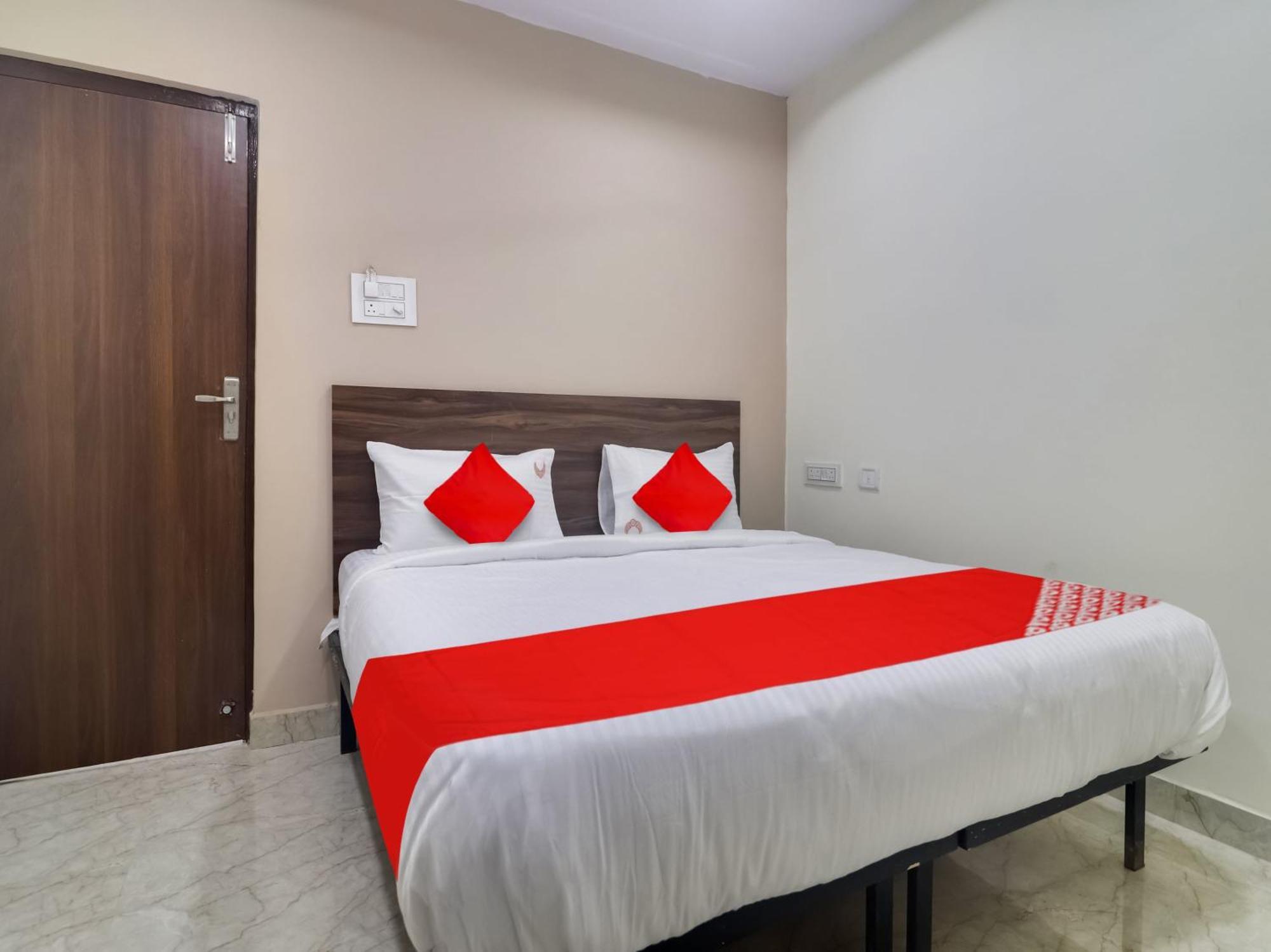 Hotel O Red Stone Hotels Хайдарабад Экстерьер фото