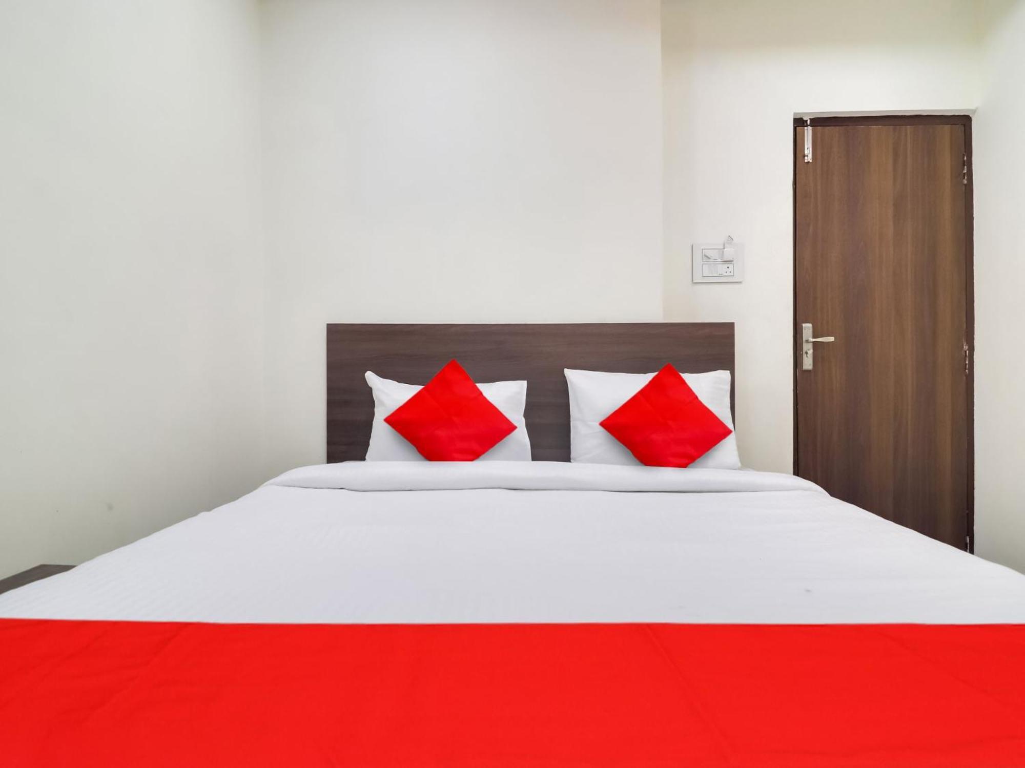 Hotel O Red Stone Hotels Хайдарабад Экстерьер фото